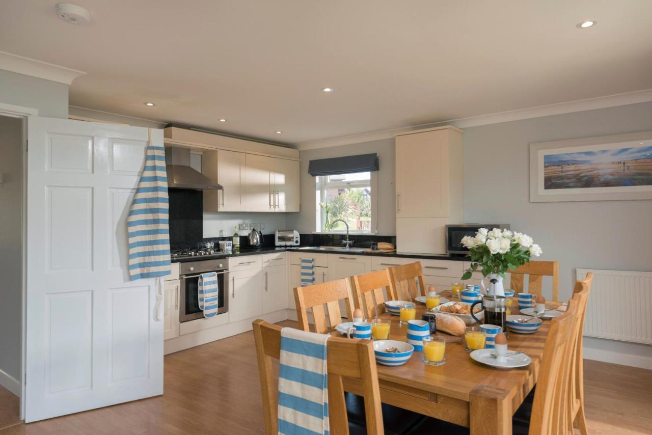 Fistral Hot Tub House For 8 On Retallack Resort New Quay Eksteriør billede