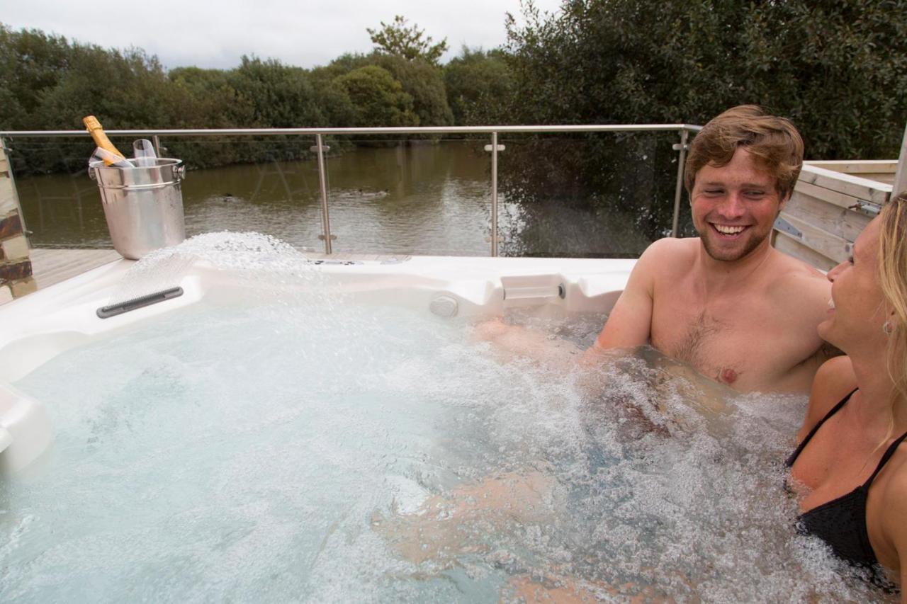 Fistral Hot Tub House For 8 On Retallack Resort New Quay Eksteriør billede