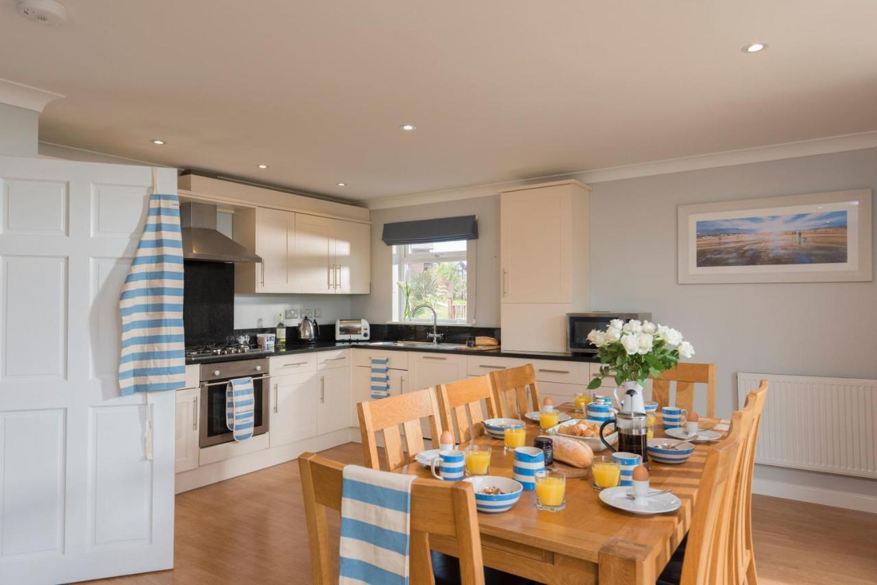 Fistral Hot Tub House For 8 On Retallack Resort New Quay Eksteriør billede